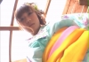和服日本妹子鄙视眼神木屐裸足踩水果