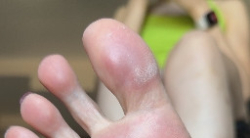 b站黄月亮 裸足脚底 红色美甲 4k高清