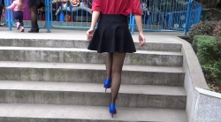 （自由职业妍妍）模拍系列之四：尖头细高、黑丝足与高跟鞋亲密诱惑