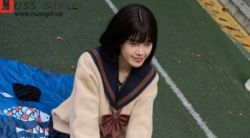 【裸足】日本大二留学生鱼丸在校园的操场上展示她那38码的美足(3)【84P】