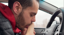 欧美 车上狂吃小美女红指甲油嫩足