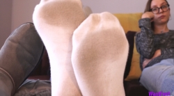 wf 欧美美女的雪地靴脏白袜脚