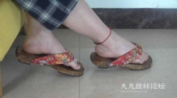 【南国足艺】熟女芊姐丰满的美脚诱惑，换鞋子，展示性感脚底！4K加图